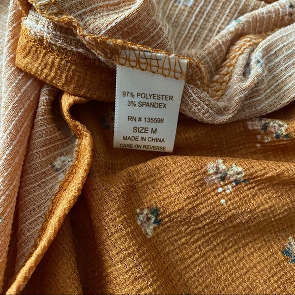 NWT Floral Print Long Knotted Waist Top - Picture 7 of 8